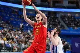 广东宏远CBA战胜福建男篮胡明轩关键得分(广东宏远队队员名单胡明轩)