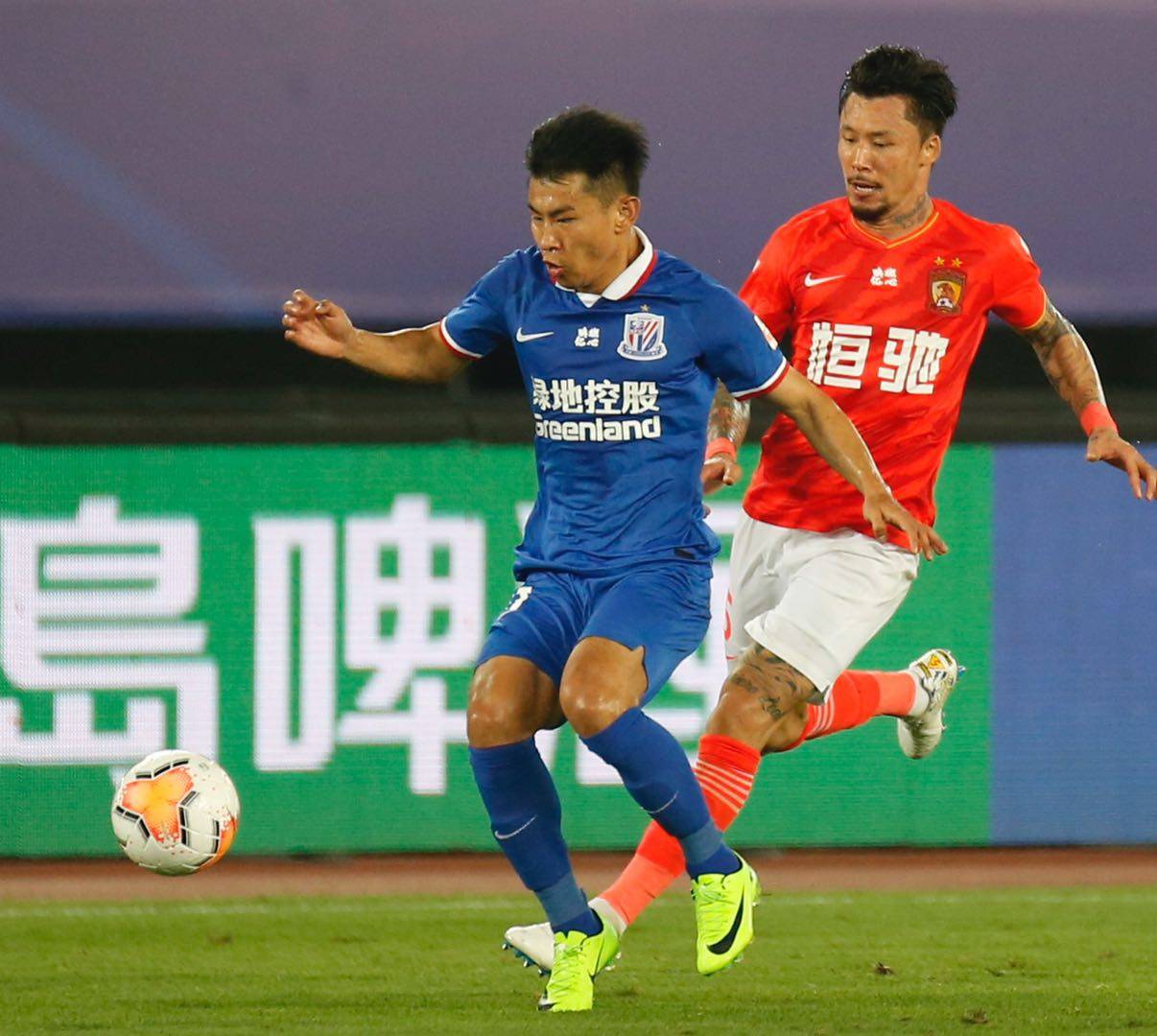 战术储备丰富,临场变化多样的英文