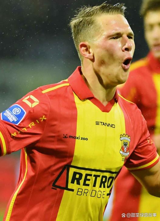 包含费耶诺德客场告捷，荷甲排名持续攀升的词条