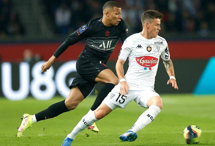 巴黎圣日耳曼法甲击败克莱蒙姆巴佩帽子戏法的简单介绍