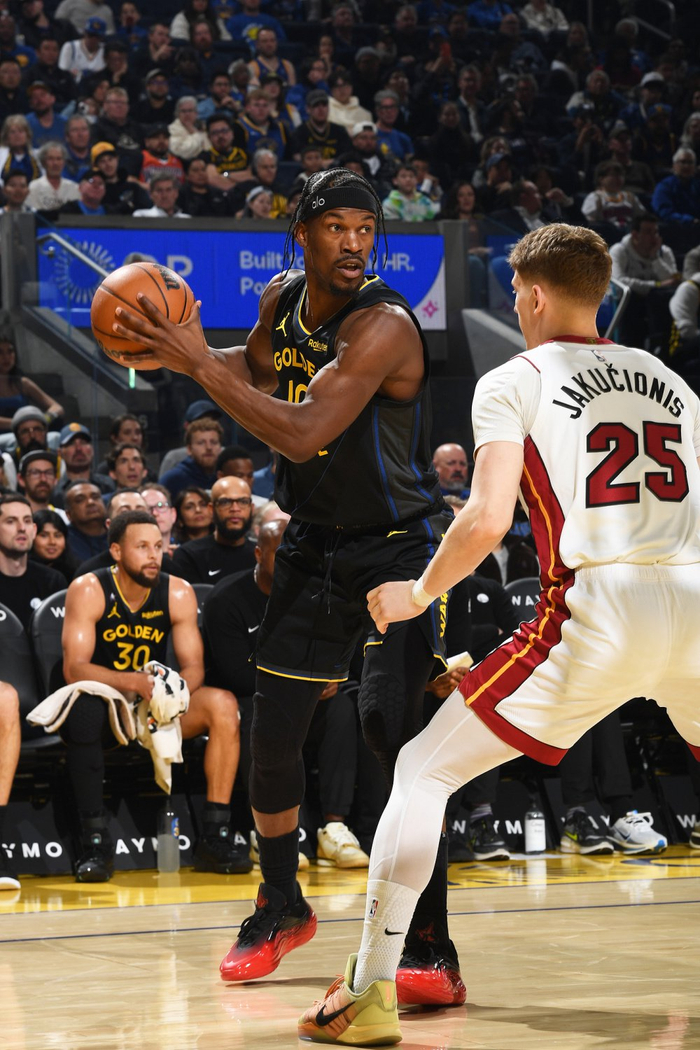 迈阿密热火NBA战胜克利夫兰骑士巴特勒罚球制胜